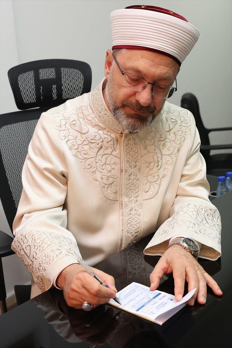 Ali Erbaş kurbanını, Türkiye Diyanet Vakfı’na bağışladı