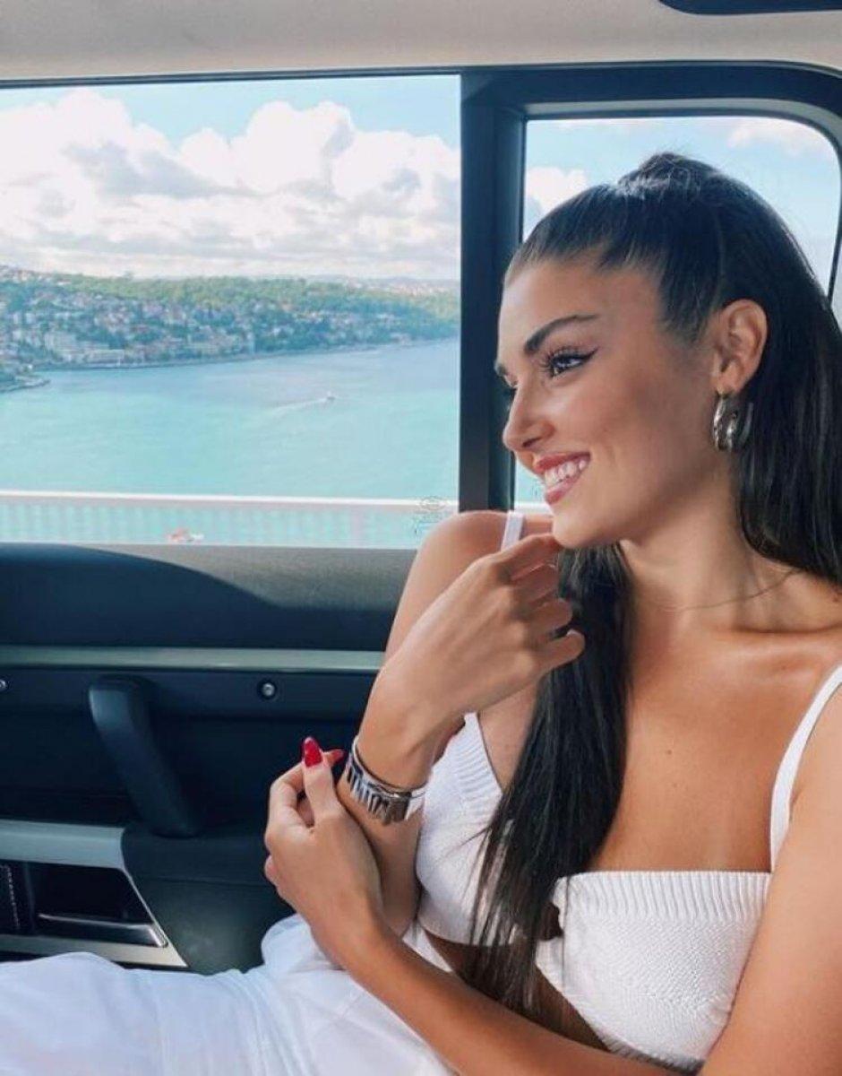 Hande Erçel, arabada poz verdi
