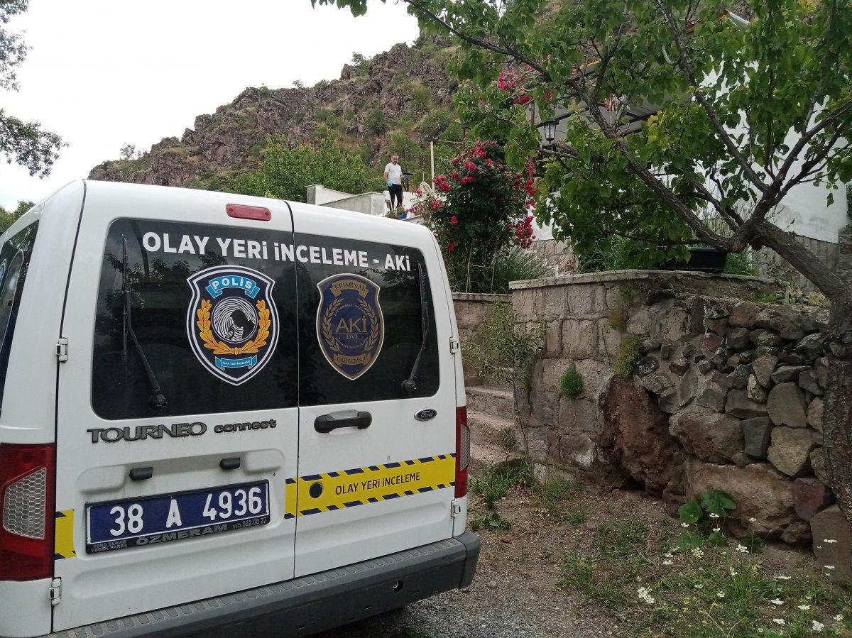 Kayseri'de tamir için çıktığı çatıdan düştü, yaşamını yitirdi