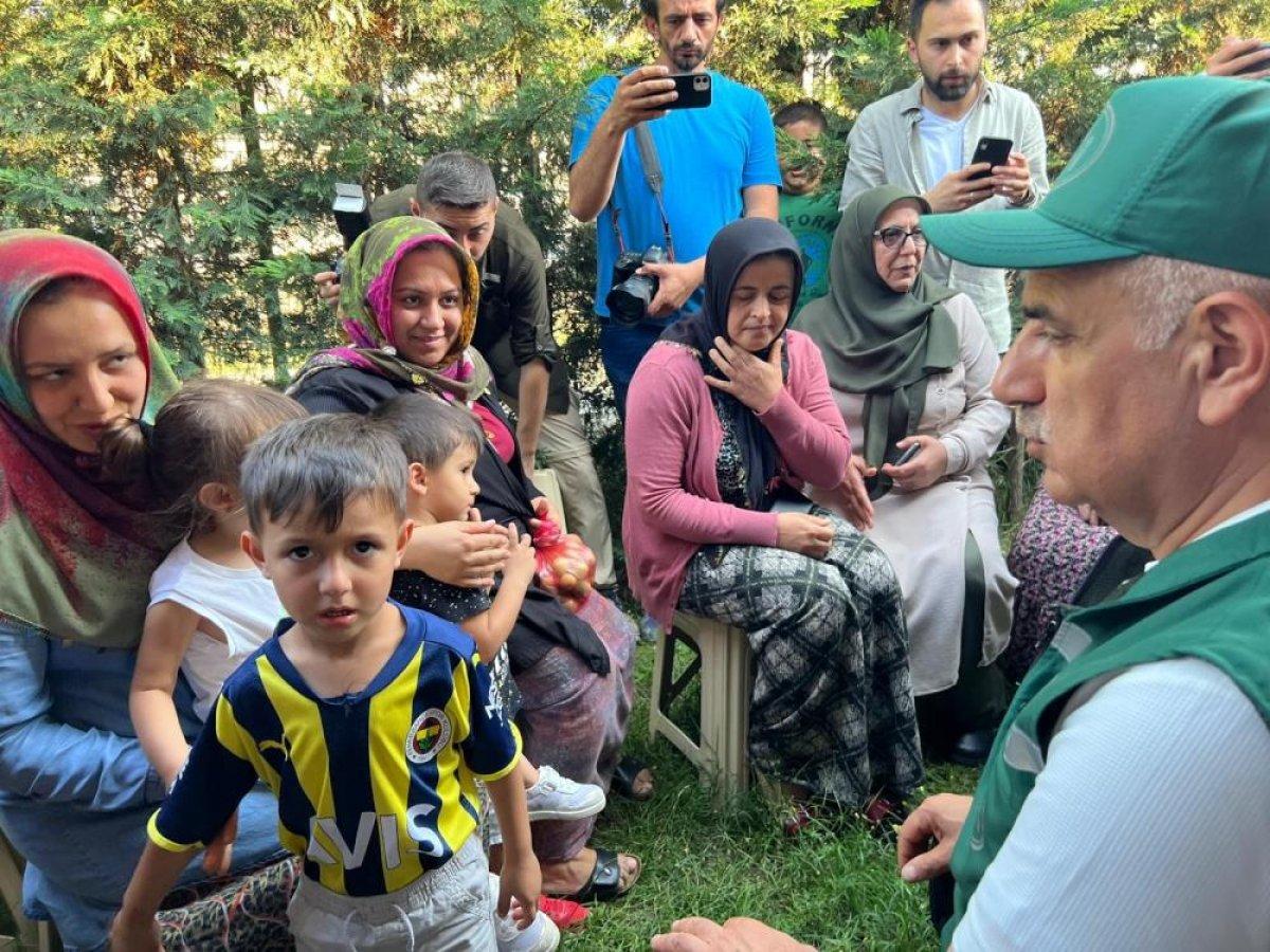 Vahit Kirişçi, selin yaşandığı Düzce'de incelemelerde bulundu