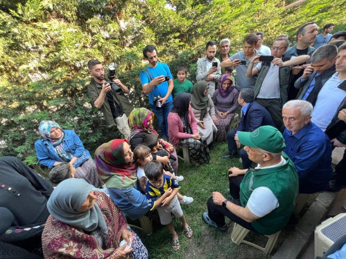 Vahit Kirişçi, selin yaşandığı Düzce'de incelemelerde bulundu