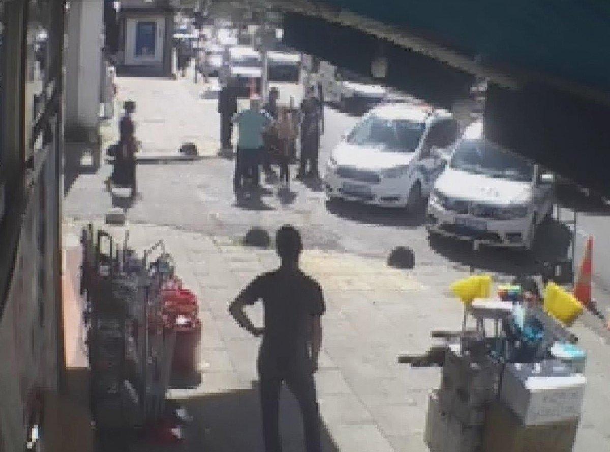 Kadıköy'de eski sevgilisi kaçırmaya çalıştı, esnaf engel oldu
