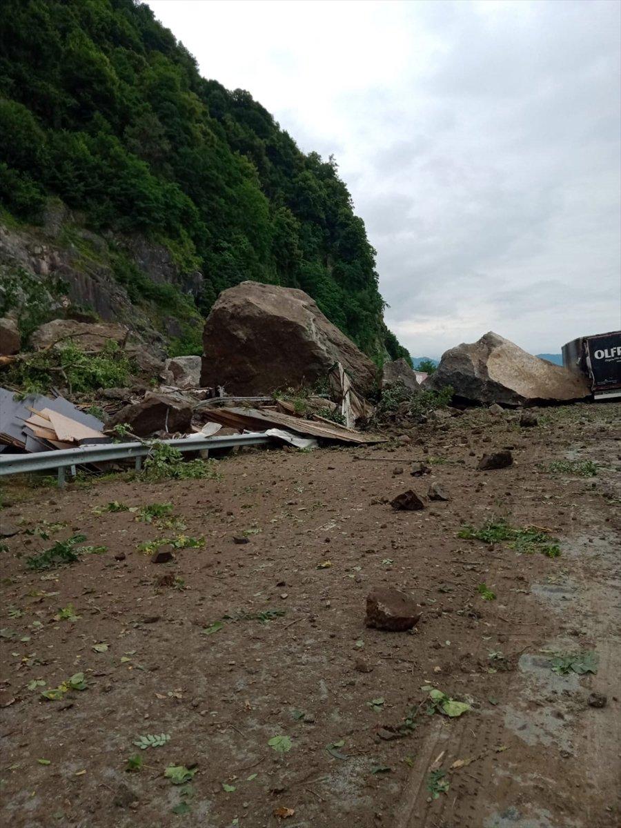 Artvin'deki heyelan felaketi kamerada