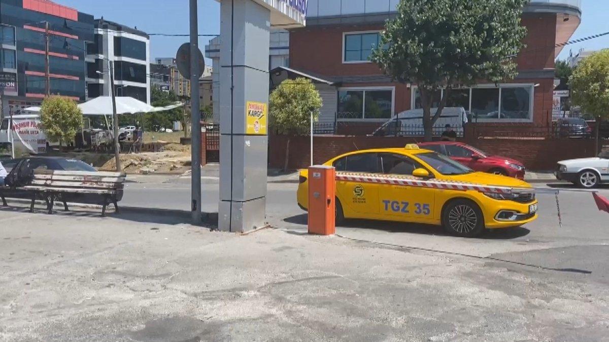 Ümraniye'de taksicilerin üzerine çay döküp kafa attı