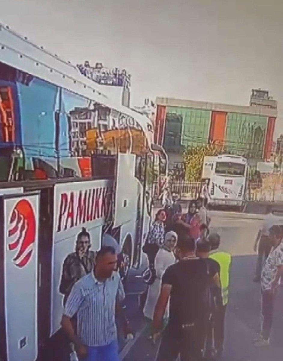 Ümraniye'de taksicilerin üzerine çay döküp kafa attı