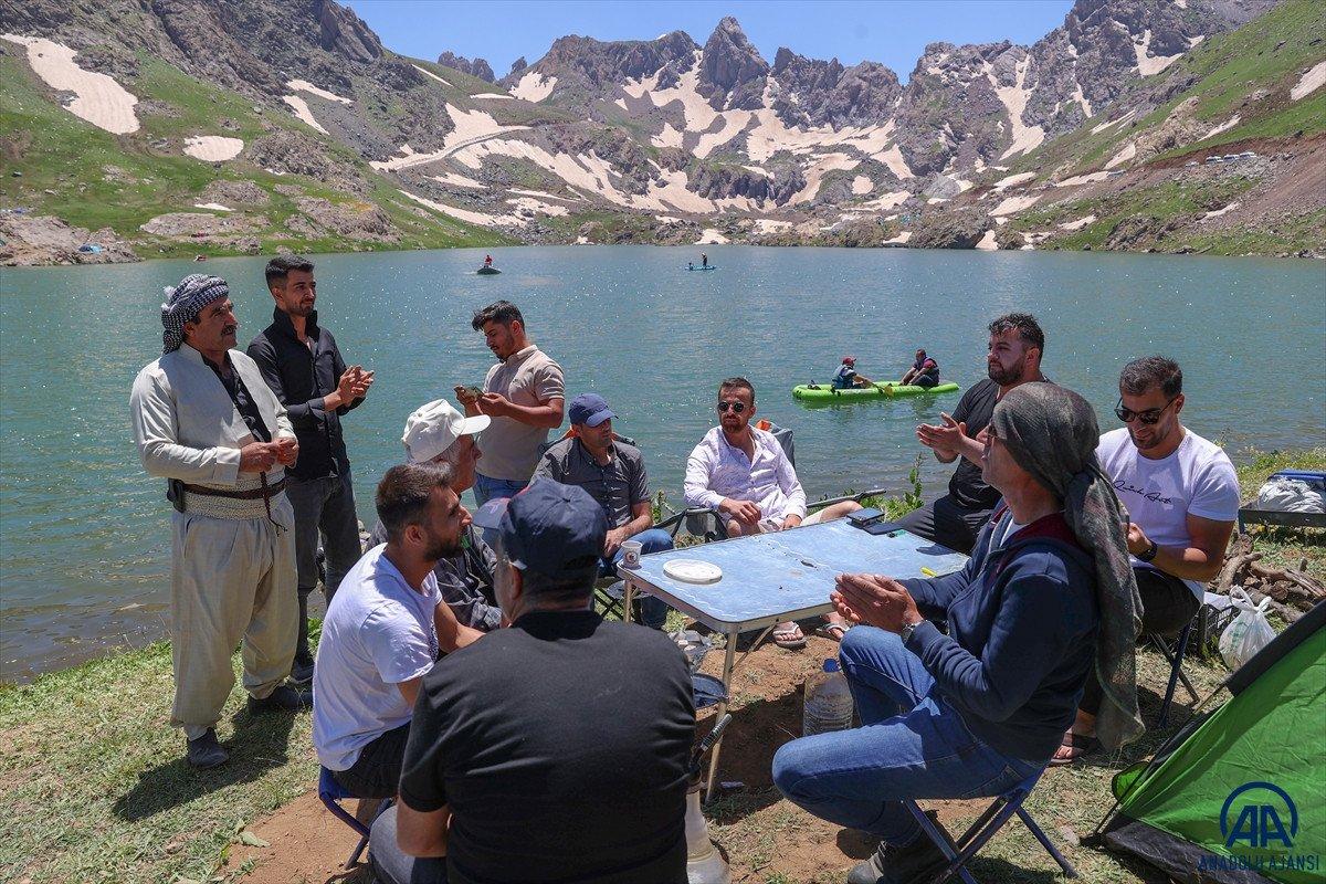Hakkari'de terörden arındırılan Sat Buzul Gölleri'nde renkli festival