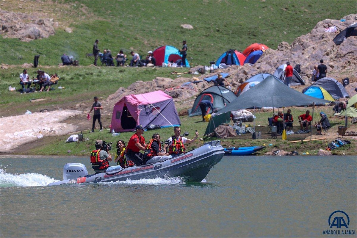 Hakkari'de terörden arındırılan Sat Buzul Gölleri'nde renkli festival