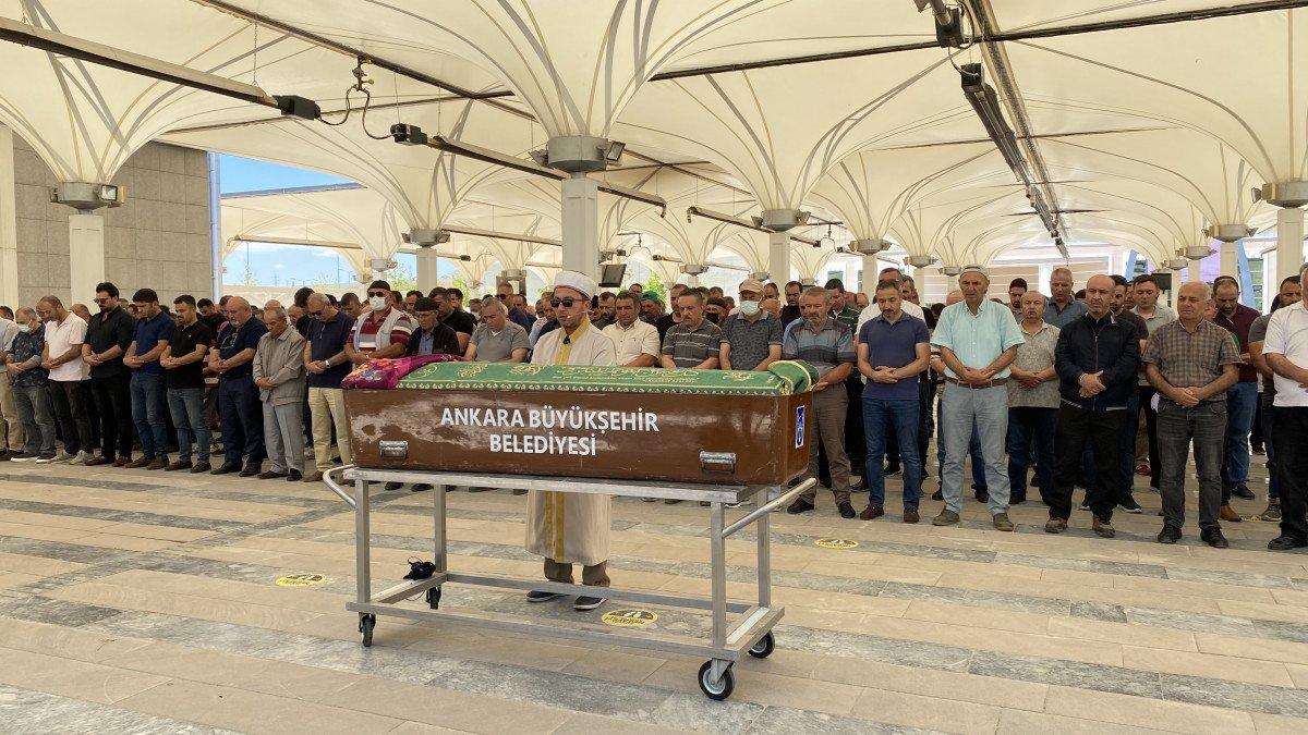 Ankara’da boşanma davası açtığı eşinin öldürdüğü kadın, toprağa verildi