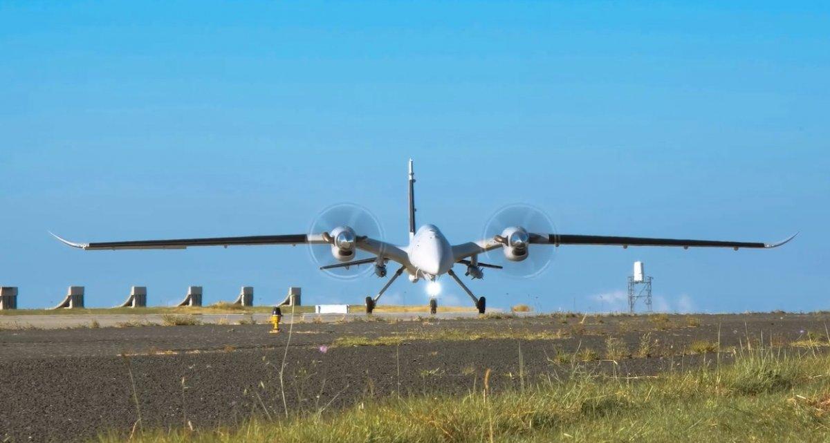 AKINCI'nın ateşlediği LGK-82 hedefi tam 12'den vurdu