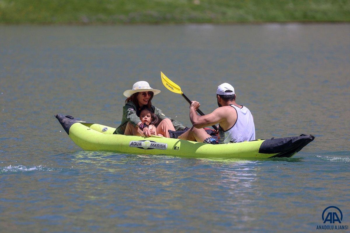 Hakkari'de terörden arındırılan Sat Buzul Gölleri'nde renkli festival