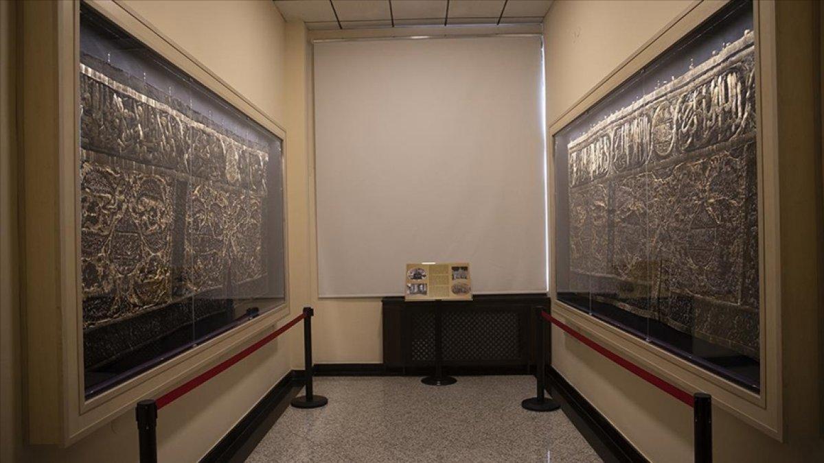 Türkiye'ye iadesi sağlanan tarihi Kabe örtüsü yeniden sergilendi