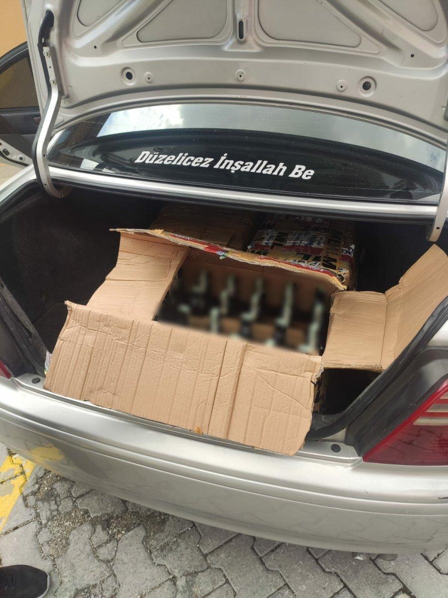 Konya'da 'Düzelicez inşallah' etiketli arabadan kaçak alkol çıktı