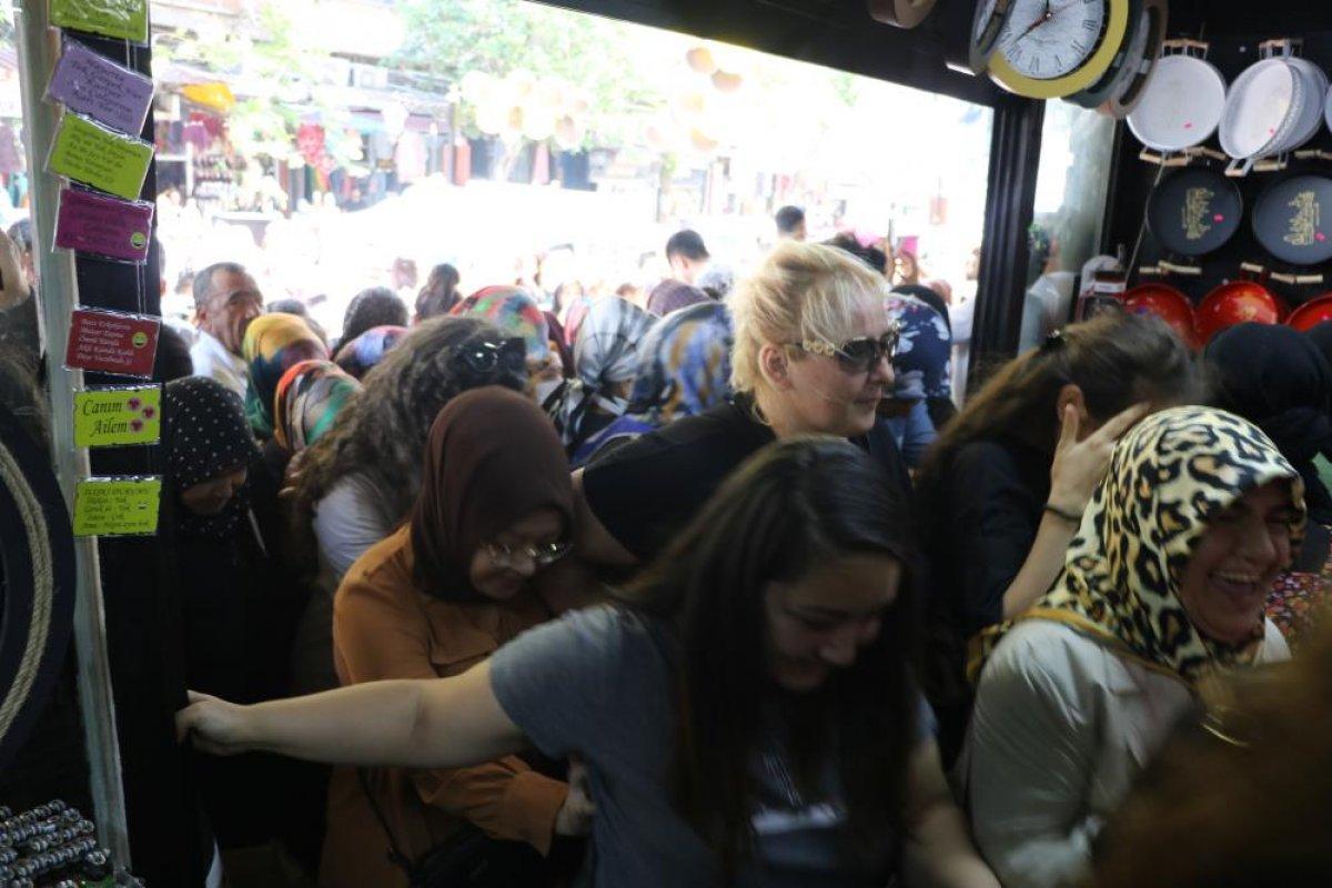 Kahramanmaraş'ta züccaciye dükkanı açılışında izdiham yaşandı