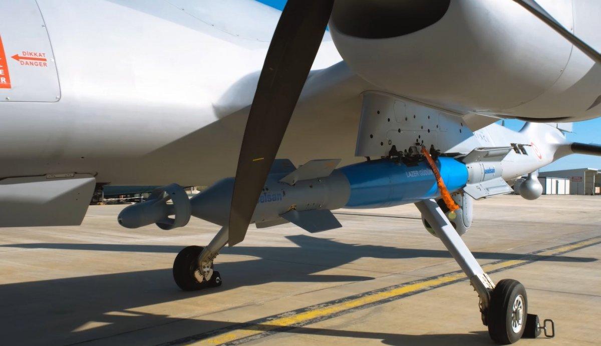 AKINCI'nın ateşlediği LGK-82 hedefi tam 12'den vurdu