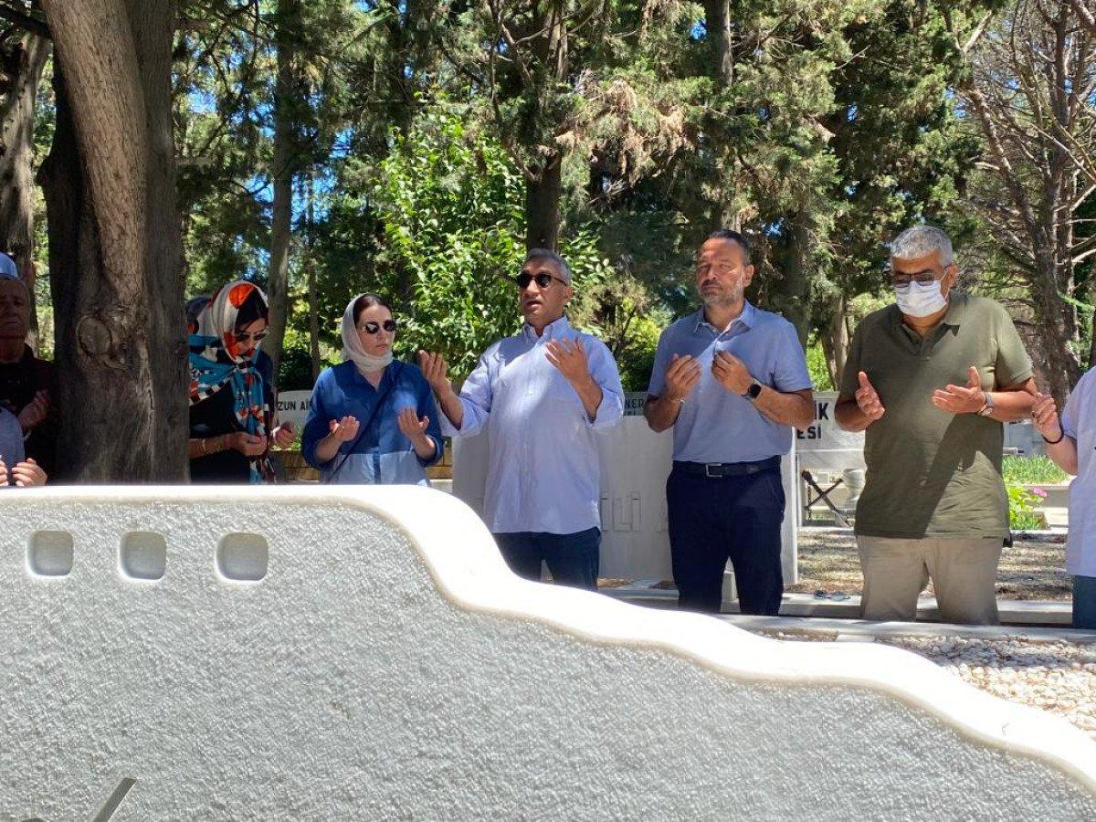 Kemal Sunal, vefatının 22'nci yılında mezarı başında anıldı