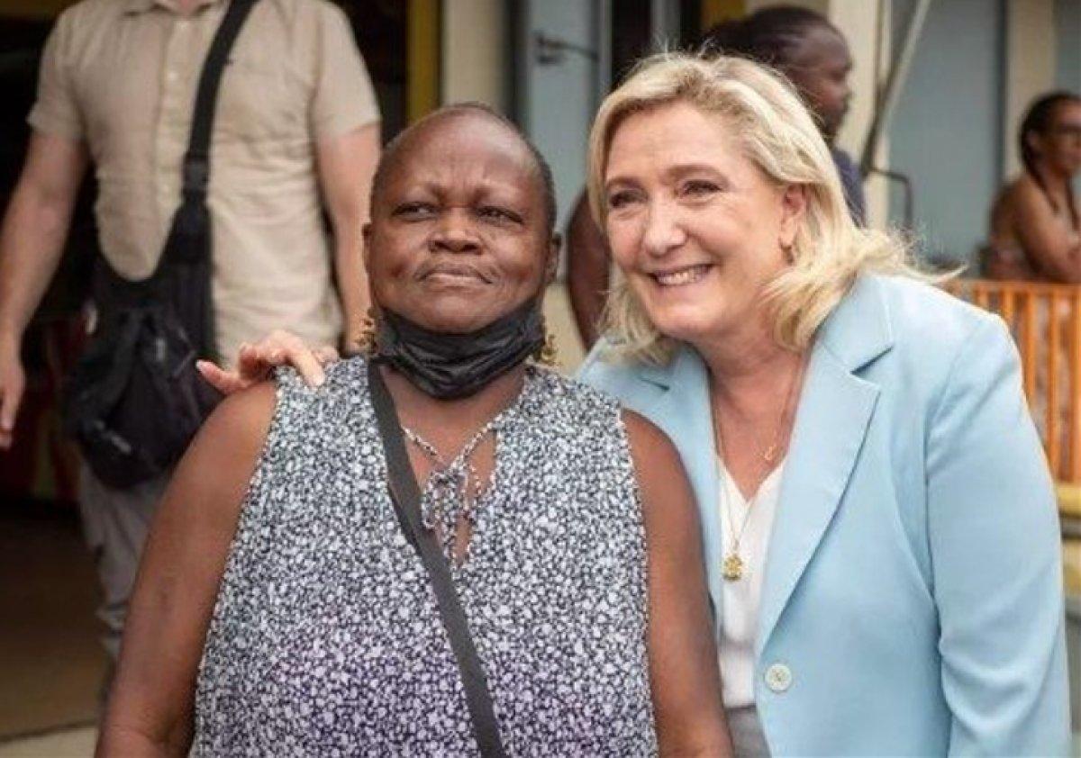 CHP'li Aylin Nazlıaka, fotoğraf çektirdiği kadına ‘dokunamadı’