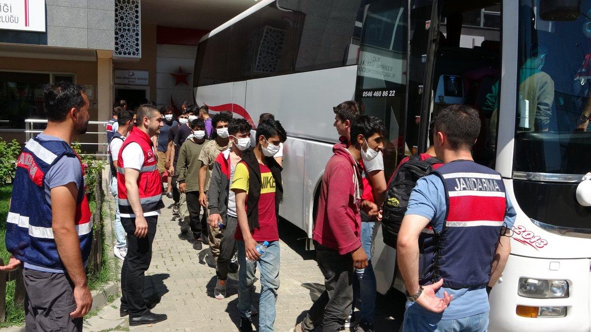 Edirne’de, 363 Afgan kaçak göçmen yakalandı