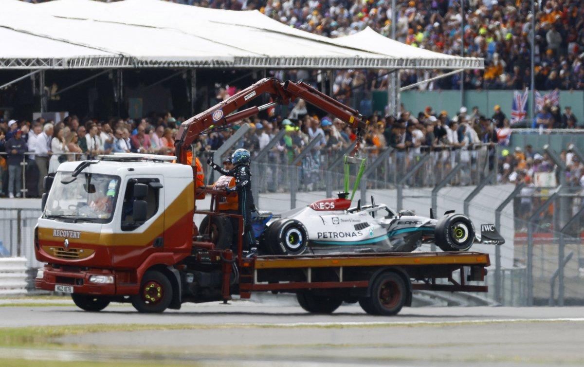 Formula 1'de Zhou takla attı