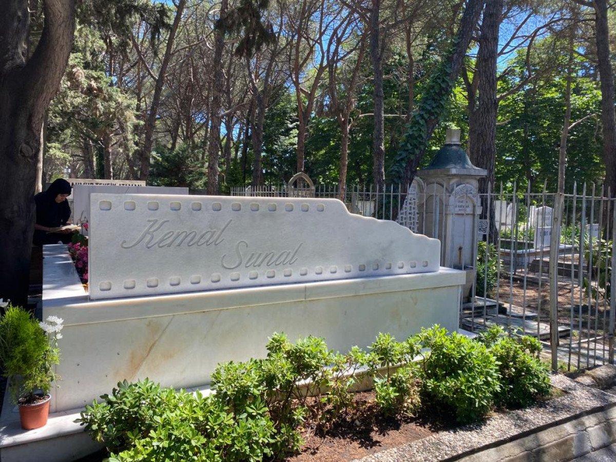 Kemal Sunal, vefatının 22'nci yılında mezarı başında anıldı