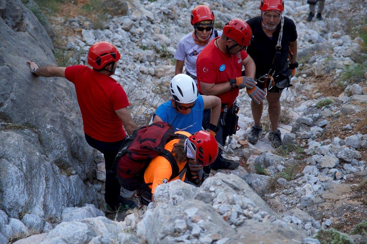 Görme engelli Türk dağcı Necdet Turhan, Erzincan'da Via Ferrata parkuruna tırmandı