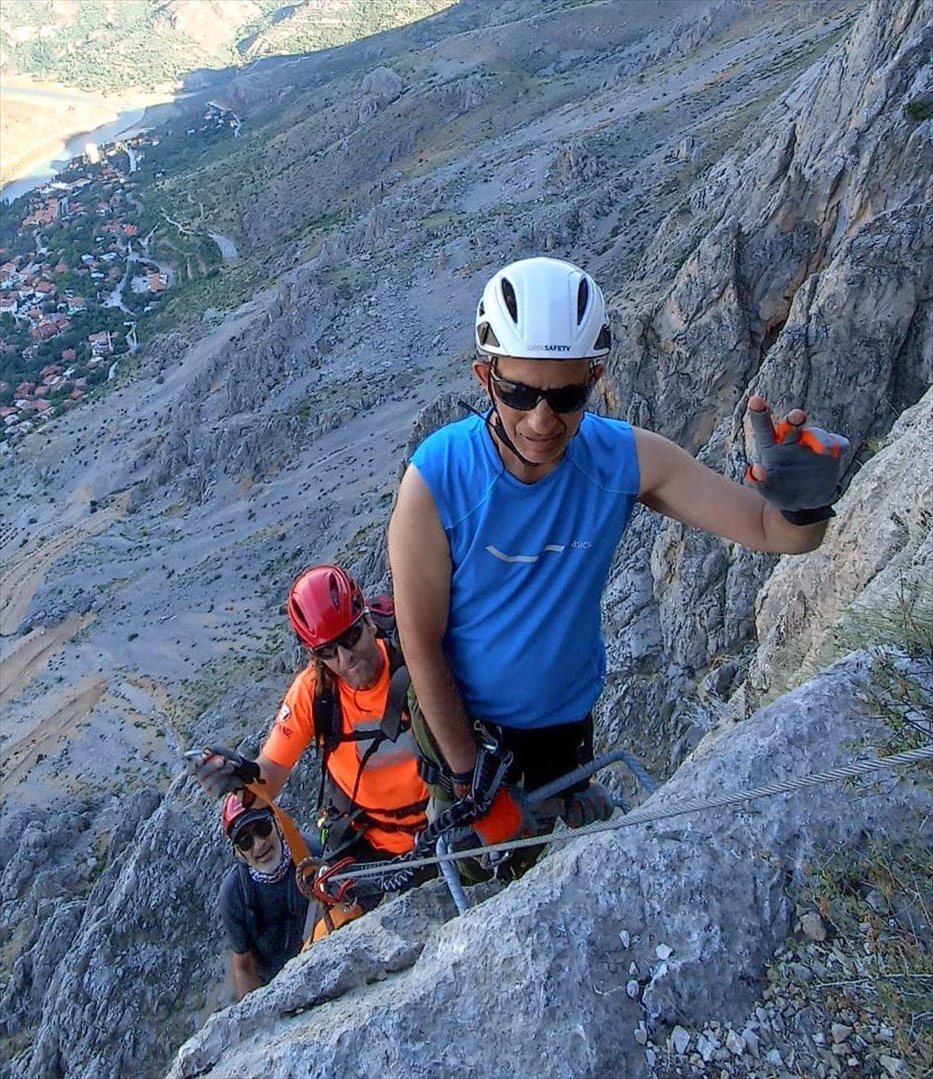 Görme engelli Türk dağcı Necdet Turhan, Erzincan'da Via Ferrata parkuruna tırmandı