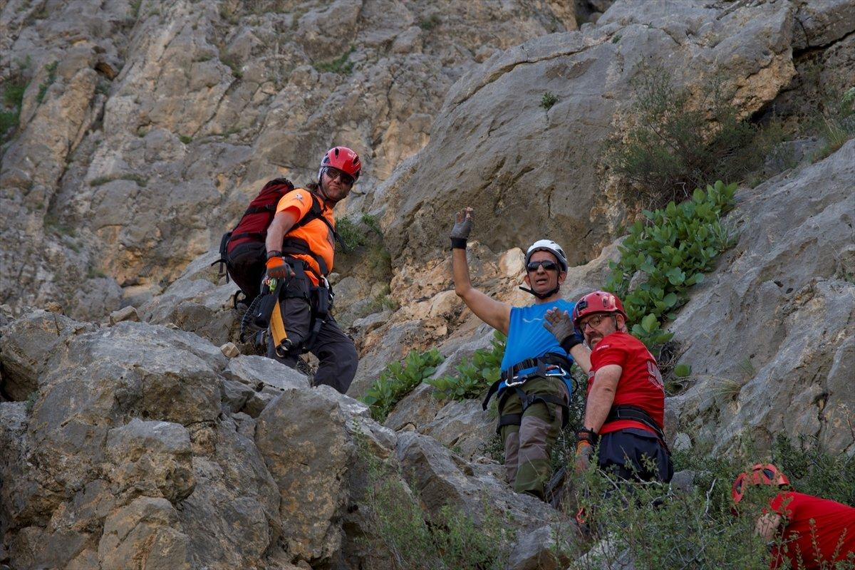 Görme engelli Türk dağcı Necdet Turhan, Erzincan'da Via Ferrata parkuruna tırmandı