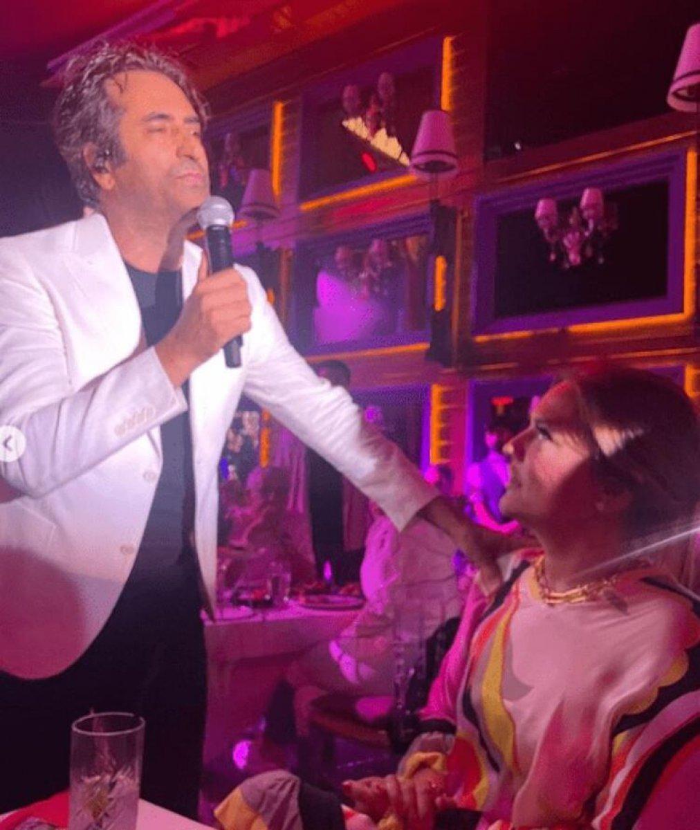 Demet Akalın, Mahsun Kırmızıgül'ün terini sildi