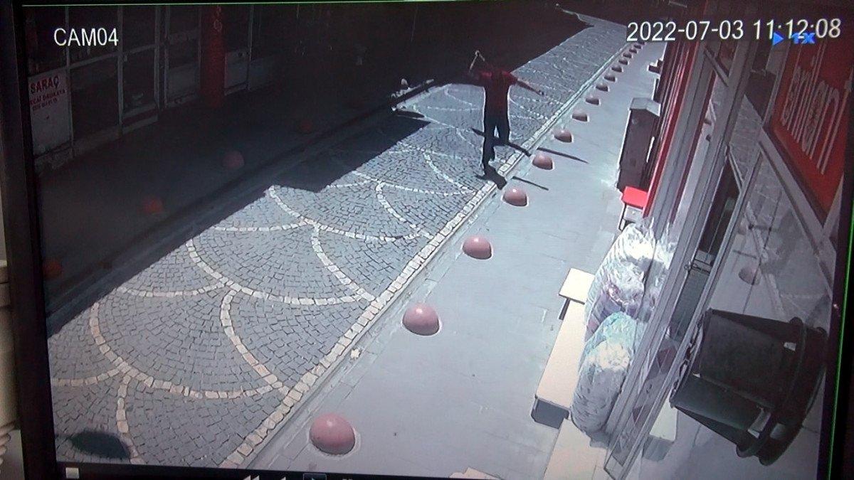 Tokat’ta, husumetli bıçakçıların kavgası kamerada