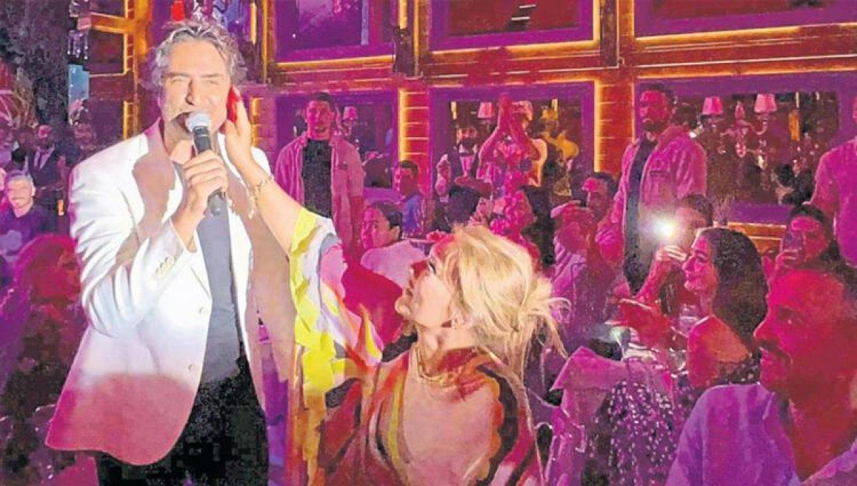 Demet Akalın, Mahsun Kırmızıgül'ün terini sildi