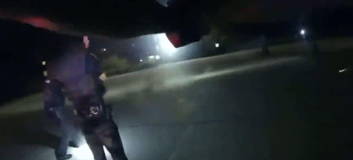 ABD'de polisin 60'tan fazla kurşunla öldürdüğü siyahi gencin vurulma anları yayınlandı