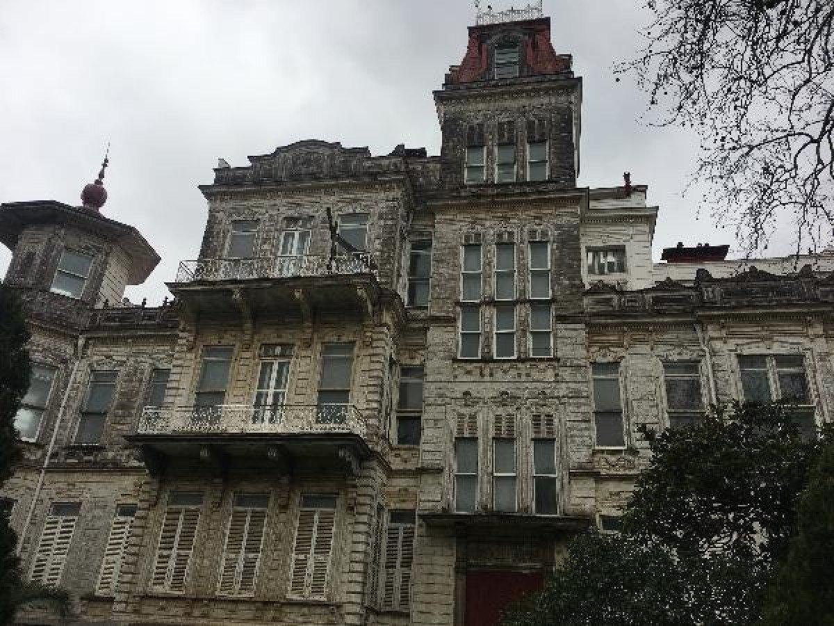 Kadıköy'deki Perili Köşk 449 milyon liradan satışa çıkıyor