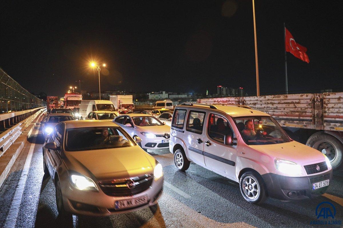 Bayrampaşa'da viyadükte kaza: 2 ölü 5 yaralı