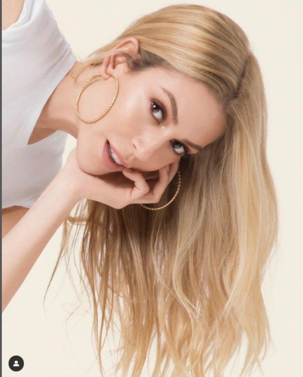 İki ay önce doğum yapan Sinem Kobal'dan yeni poz