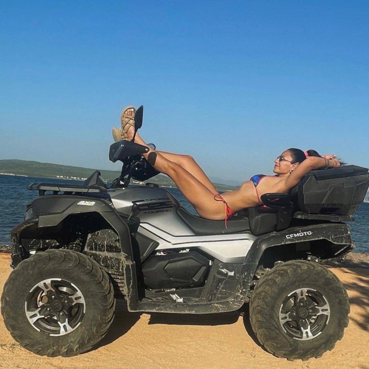 Selin Yeninci bikinisiyle ATV'ye bindi