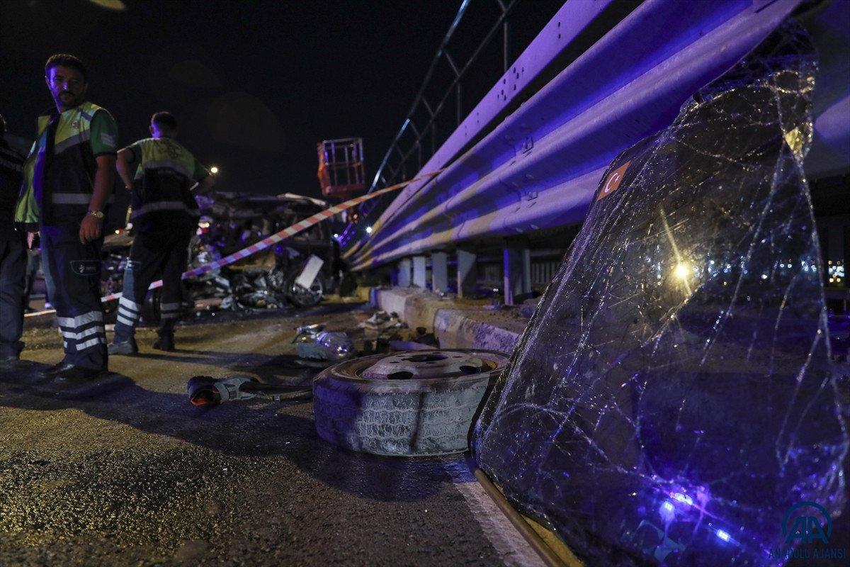 Bayrampaşa'da viyadükte kaza: 2 ölü 5 yaralı