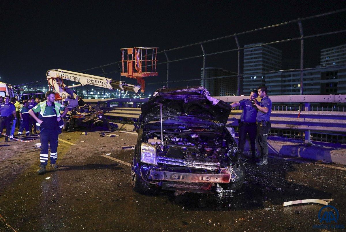 Bayrampaşa'da viyadükte kaza: 2 ölü 5 yaralı