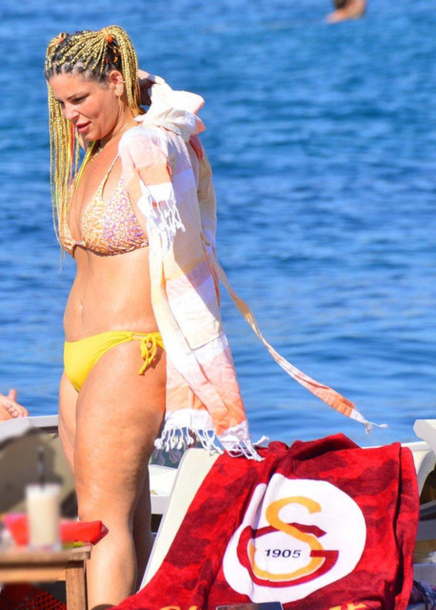 93 kilo veren Pelin Öztekin, plajda görüntülendi