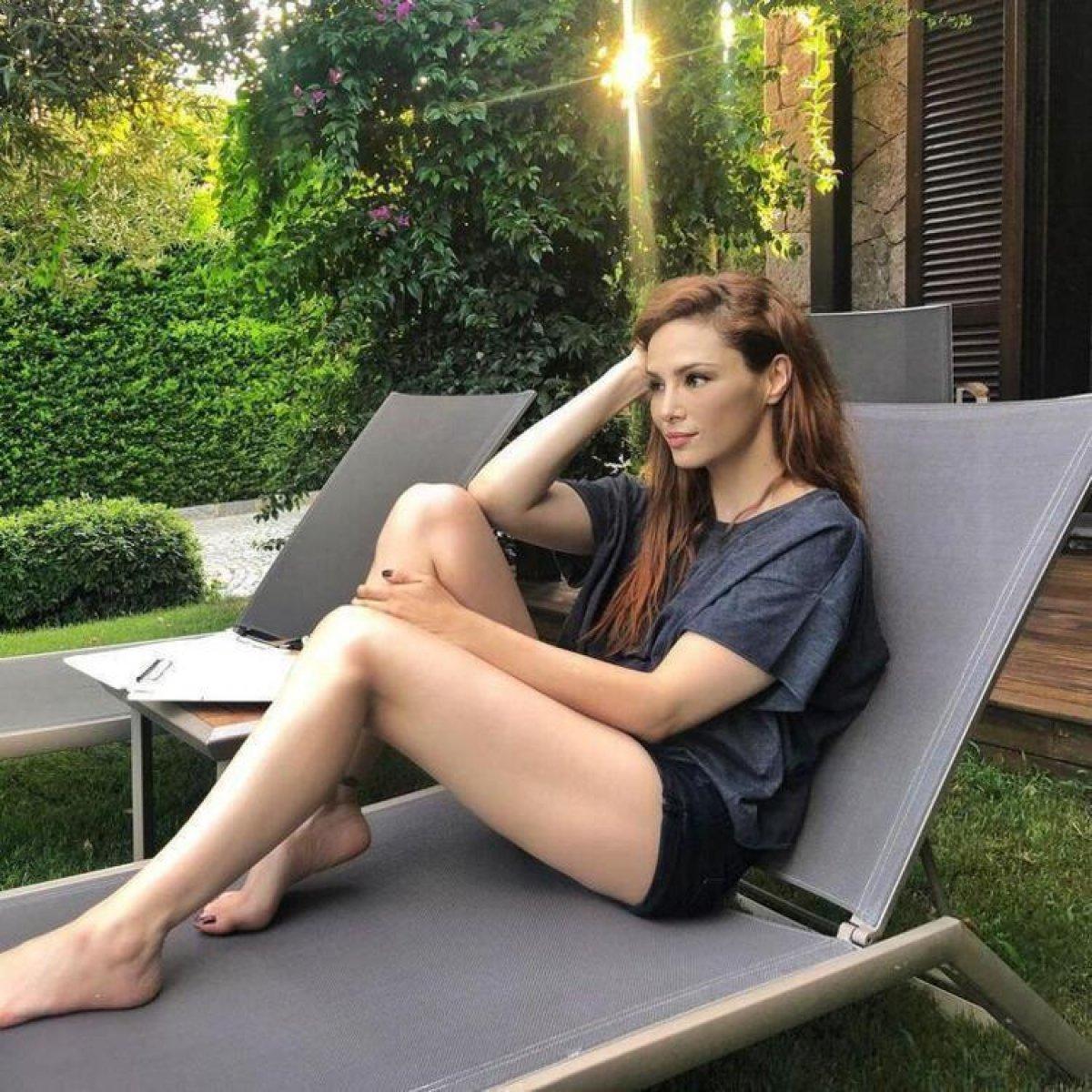 Mine Tugay, yalnız değil