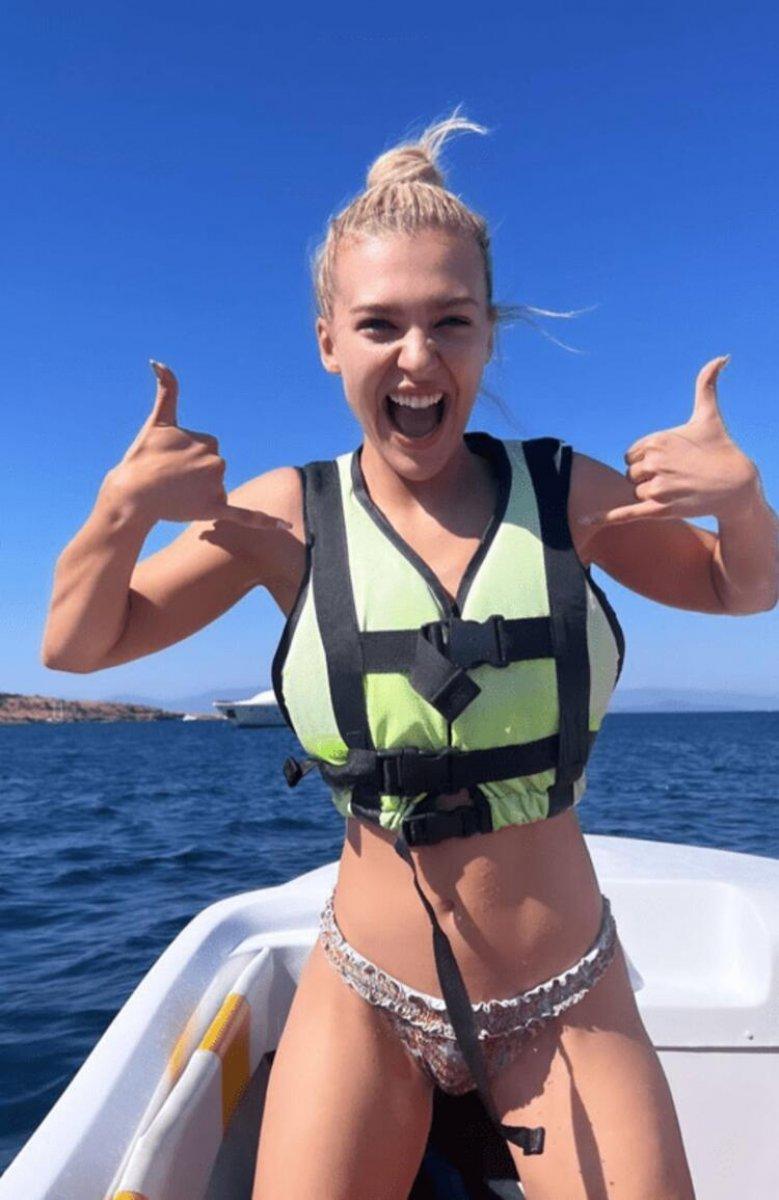 Melisa Döngel su kayağı yaptı