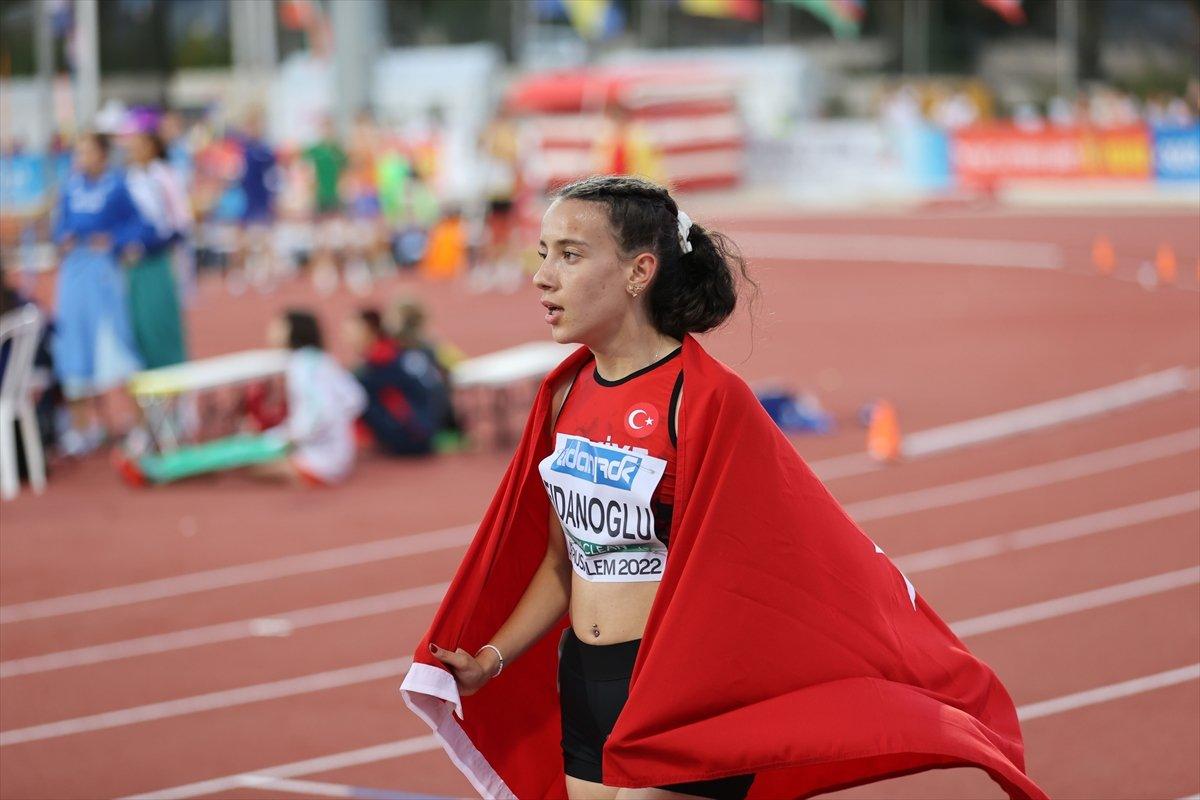 Genç atlet Ayça Fidanoğlu Avrupa ikincisi