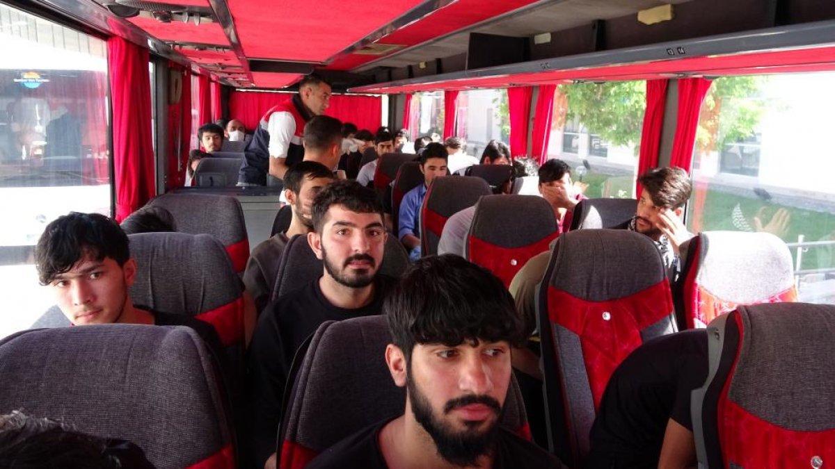 Van’da 408 düzensiz göçmen daha ülkelerine geri gönderildi