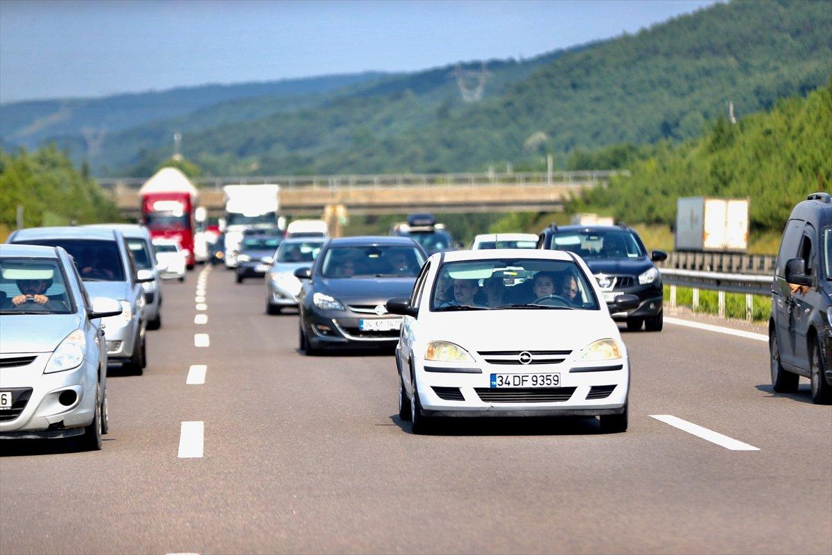 Bolu Dağı'nda bayram öncesi araç kuyrukları oluştu