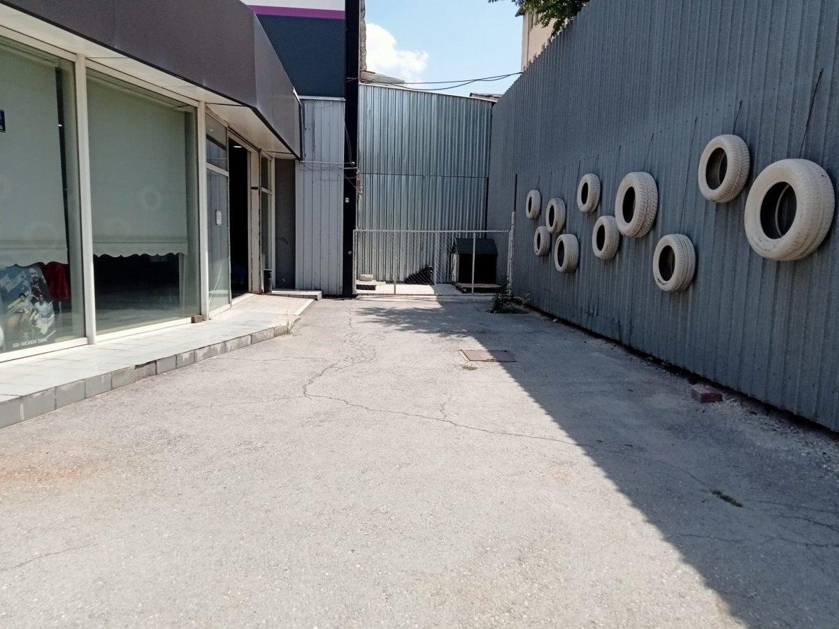 Ankara'da hırsızlar, tamirci gibi yanaştıkları otomobilden parça çaldı