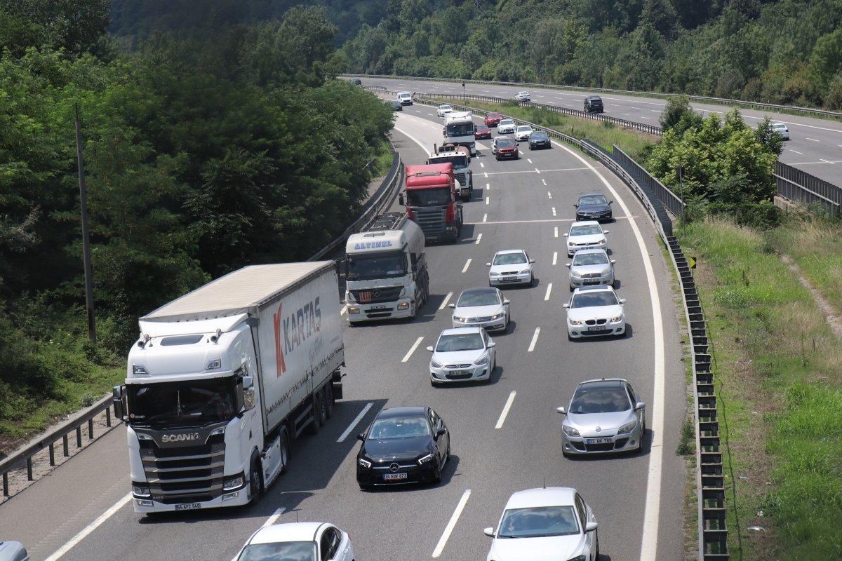 Anadolu Otoyolu'nda trafik durma noktasına geldi