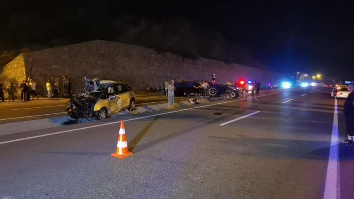 Zonguldak'ta gurbetçinin otomobili traktörle çarpıştı: 1 ölü 7 yaralı