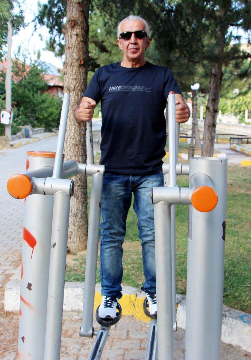 Isparta'da hasta taşırken kalp krizi geçiren ambulans şoförü yaşamını yitirdi