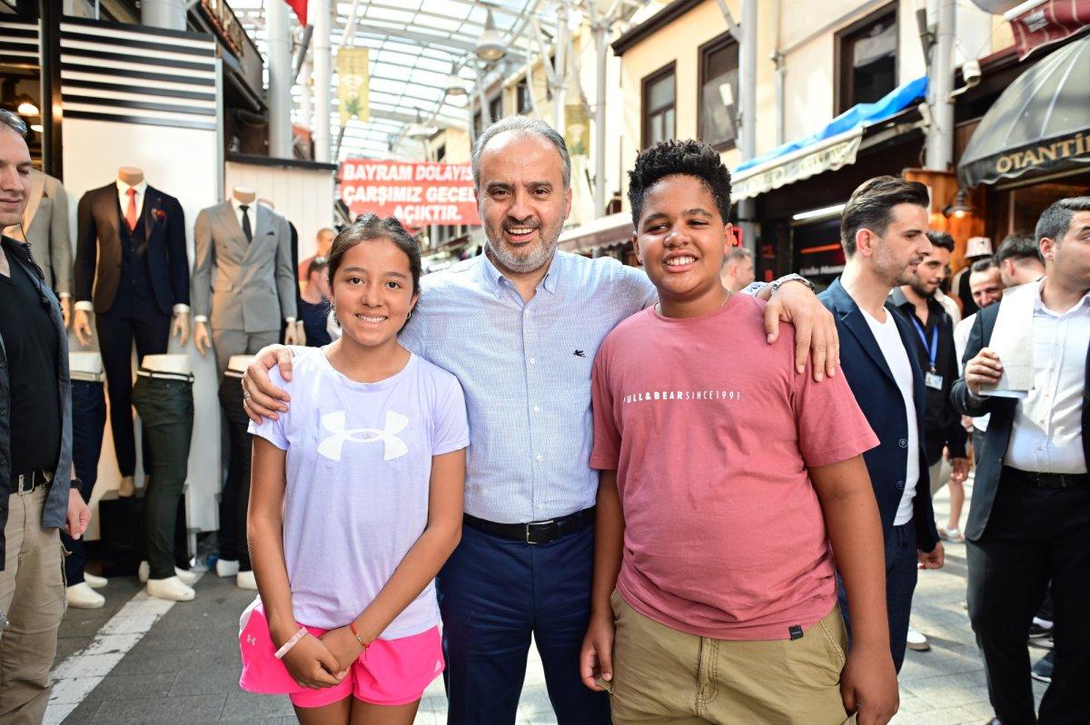 Bursa Büyükşehir Belediyesi'nden sosyal belediyecilik örneği: 25 bin aileye destek çeki dağıtıldı