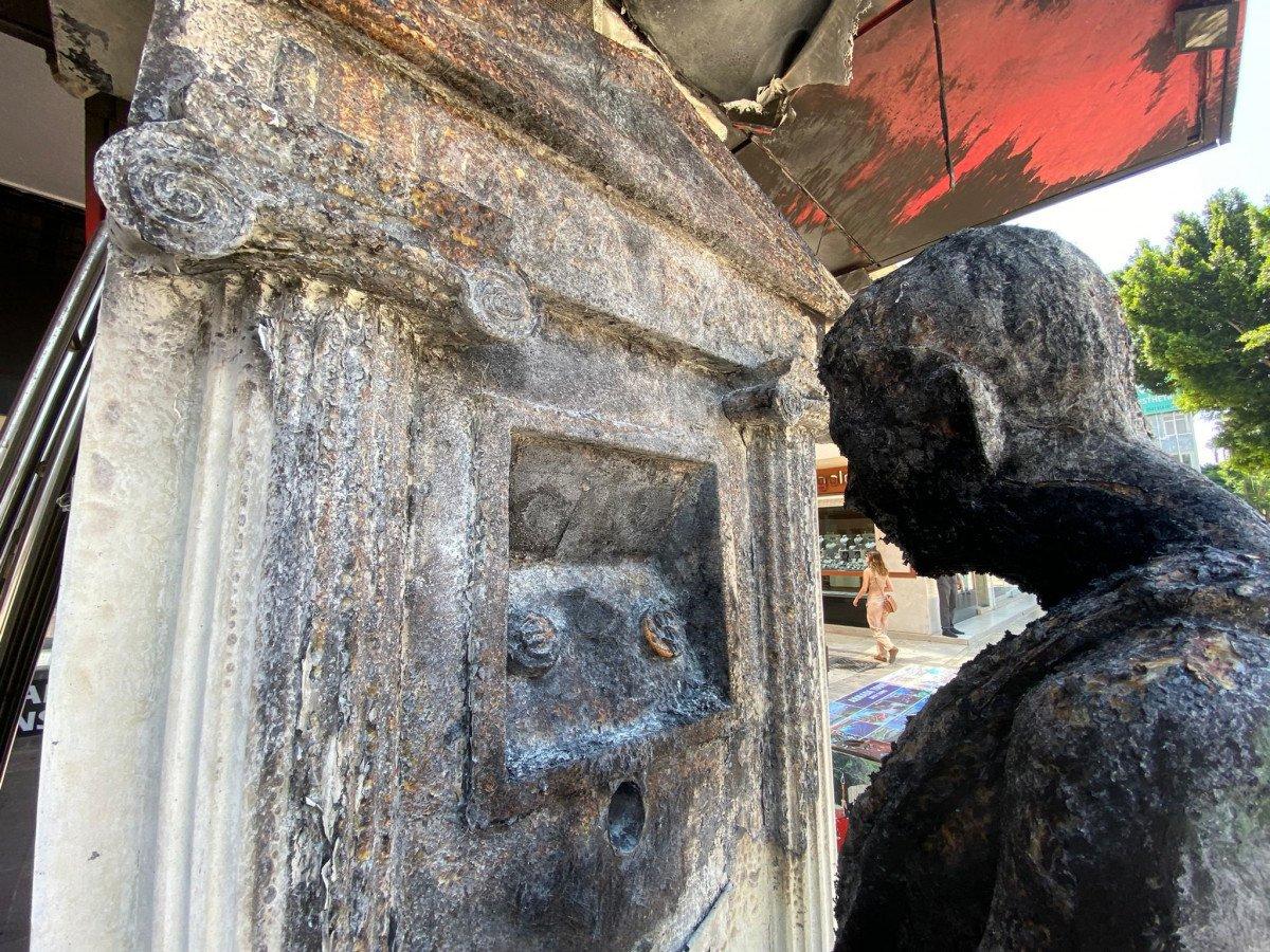 Antalya'daki 'Romalı' heykelini benzin döküp yakan şahıs yakalandı