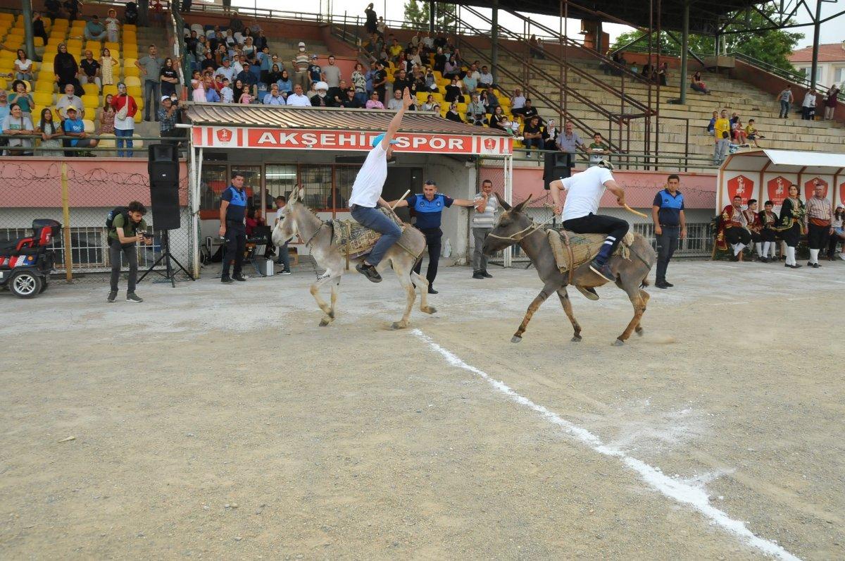 Konya'da eşekler birincilik için yarıştı