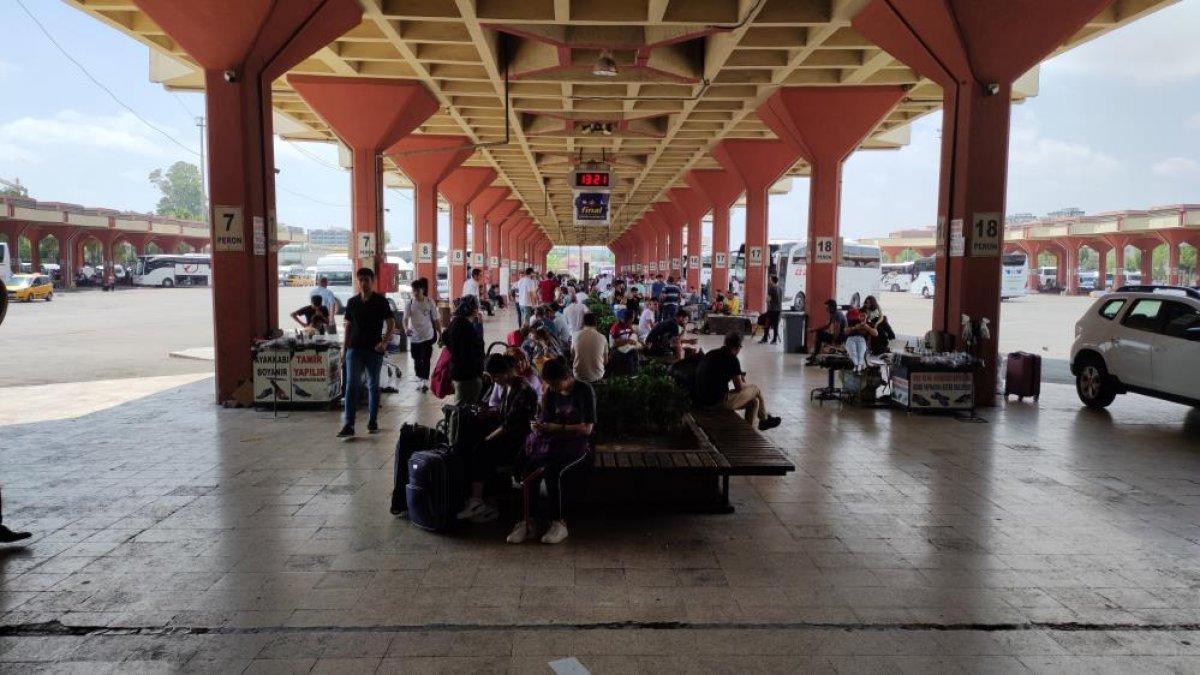 Adana'da otobüs firmalarının bilet oyunu yolcuları mağdur etti